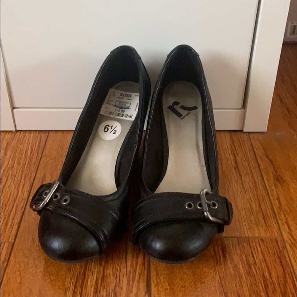 Black wedges